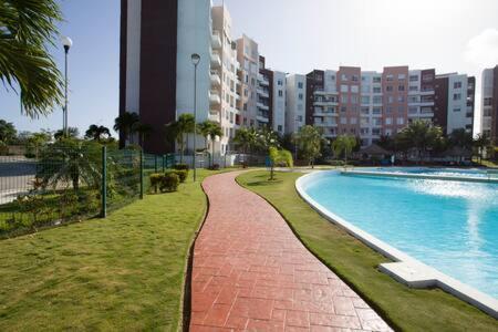 Departamento En Cancun Con 7 Albercas Tipo Playa Y Laguna Zewnętrze zdjęcie